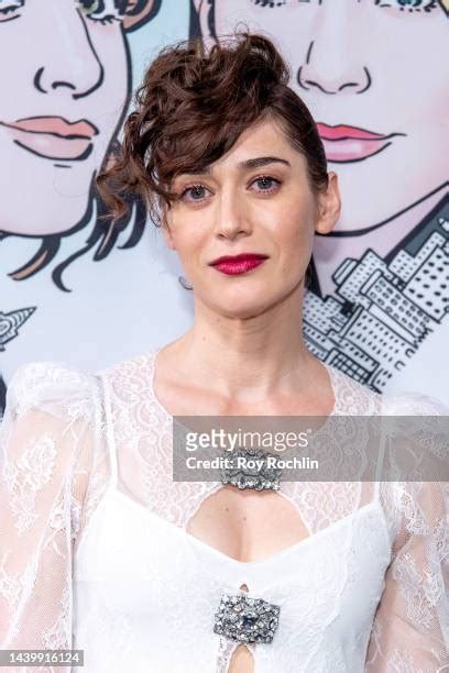 2,652 Lizzy Caplan Photos Stock Photos & High